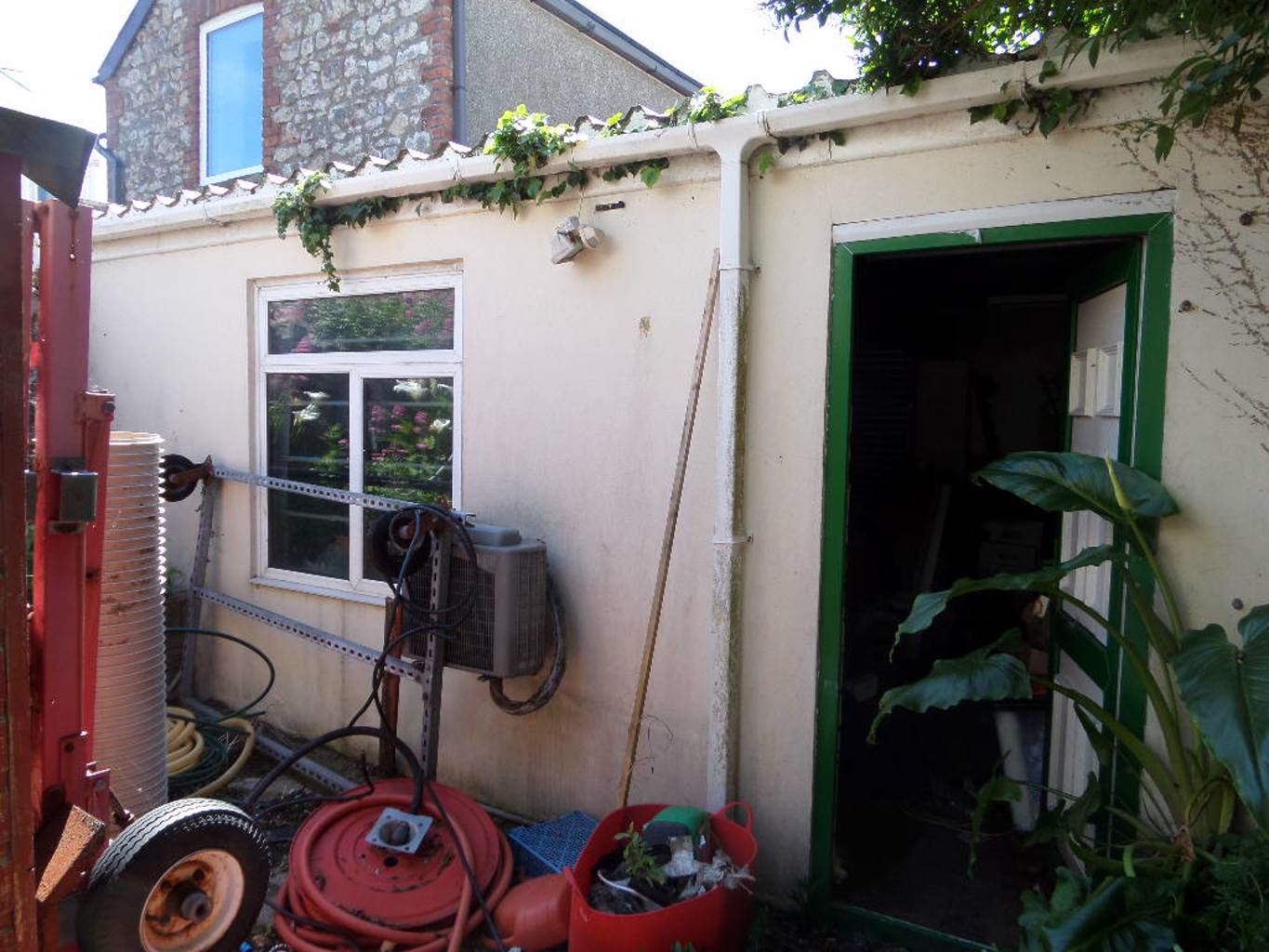 No. 7 VICTORIA AVENUE, PORTHCAWL, BRIDGEND, CF36 3HG 33 DLP Surveyors