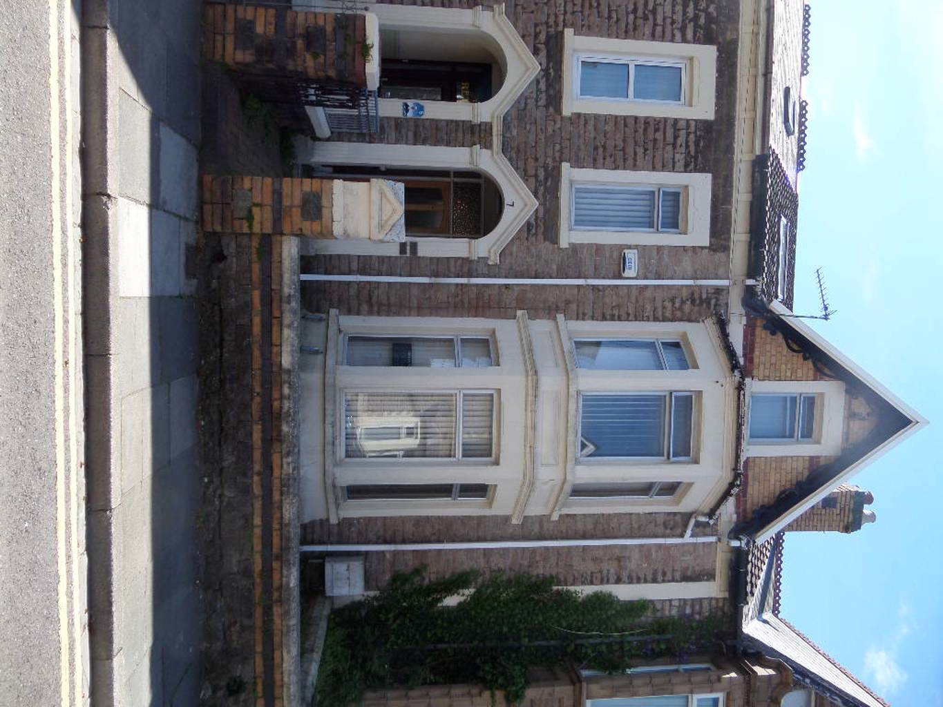 No. 7 VICTORIA AVENUE, PORTHCAWL, BRIDGEND, CF36 3HG 33 DLP Surveyors